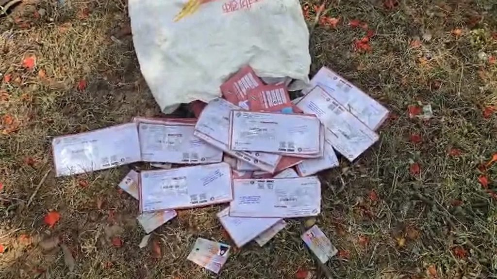 Amid SIR, Over 500 Voter ID Cards Found Abandoned in Hyderabad