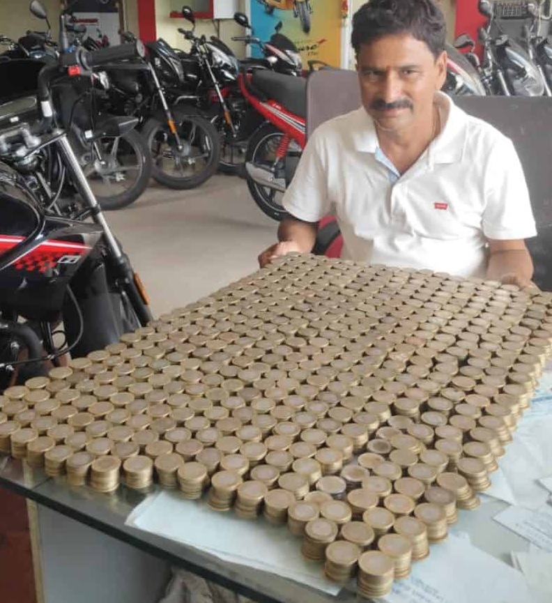 Man Buys Rs 1.1 Lakh Bike Entirely with Rs 10 Coins