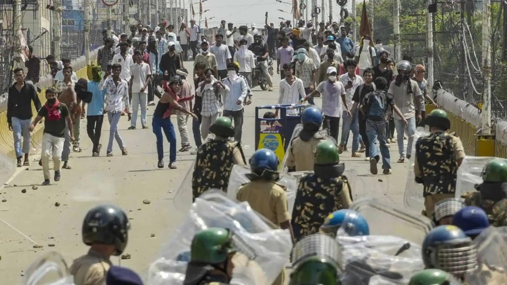 NEET Bandh Turns Violent in Bihar: Police Use Tear Gas, Baton Charge as Clashes Spread Across State