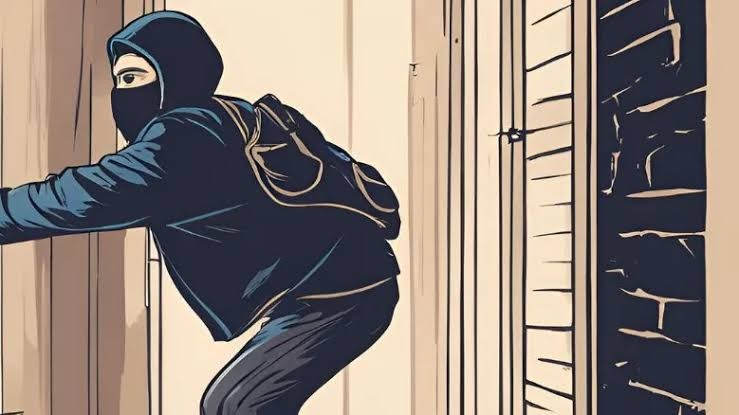 Gold Ornaments Worth Rs 8 Lakh Stolen From Kagaznagar Jewellery Store