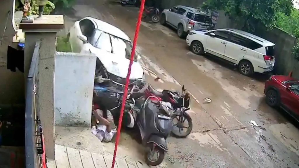 Hyderabad Car Crash: 17-Year-Old Takes Rented Car, Injures Two in Madhura Nagar
