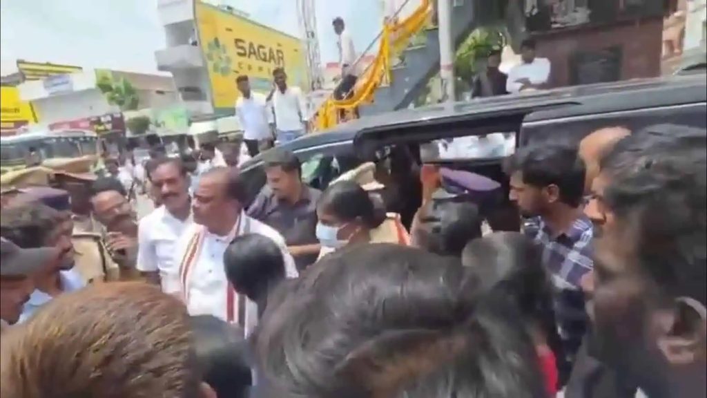 Polytechnic Students Stop Telangana Minister’s Convoy Over GO 97
