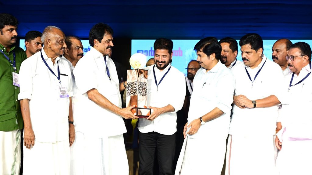 Revanth Reddy Says Ready to Sacrifice Life for Gandhi Parivar, Targets Sangh