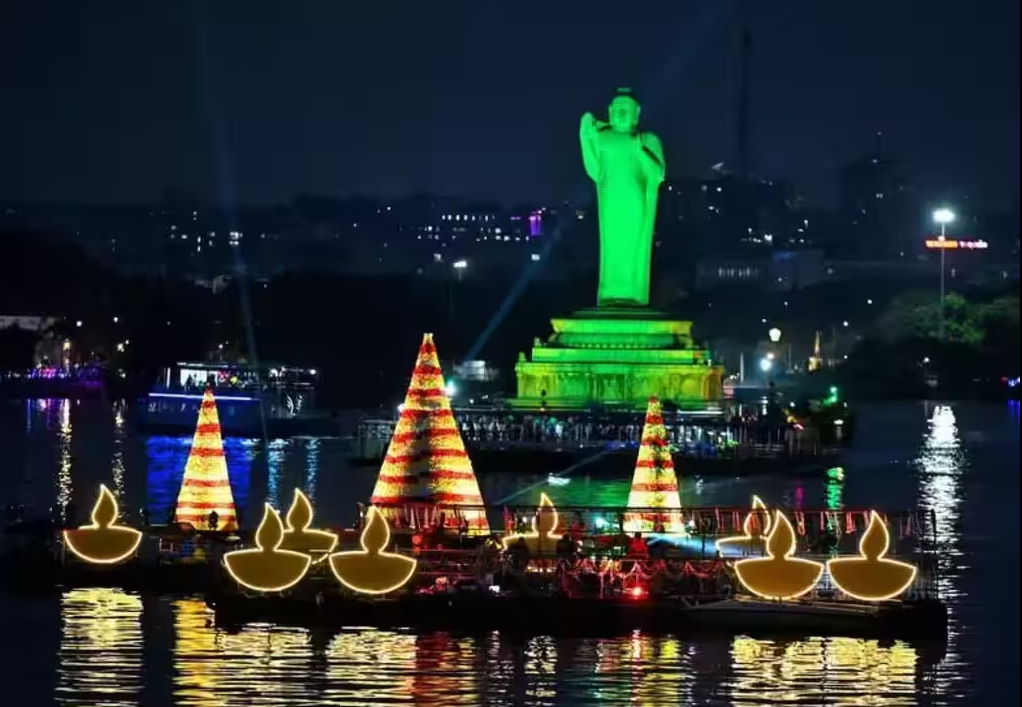 Hyderabad Traffic Alert: Bathukamma Celebrations to Cause Diversions at Tank Bund, Necklace Road and IDL Lake
